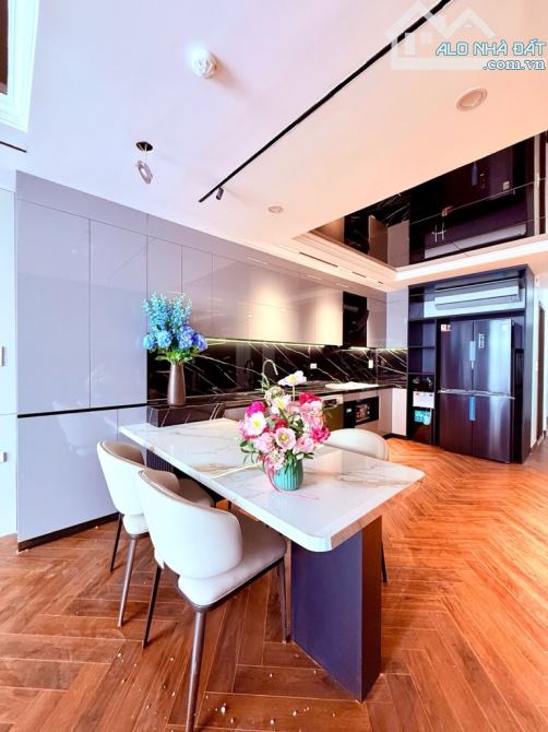 NHÀ ĐẸP, XUÂN THỦY 60M2 - 7 TẦNG THANG MÁY, PHÂN LÔ, GARA ÔTÔ 7 CHỖ, KINH DOANH, ÔTÔ TRÁNH