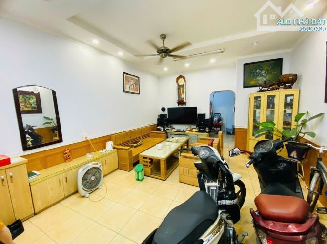 Siêu Phẩm Mặt Ngõ Ô Tô Vào Nhà Lõi Quận HBT Ngõ Hòa Bình 7 44M 12ty 4T MT5m Kinh Doanh Vip