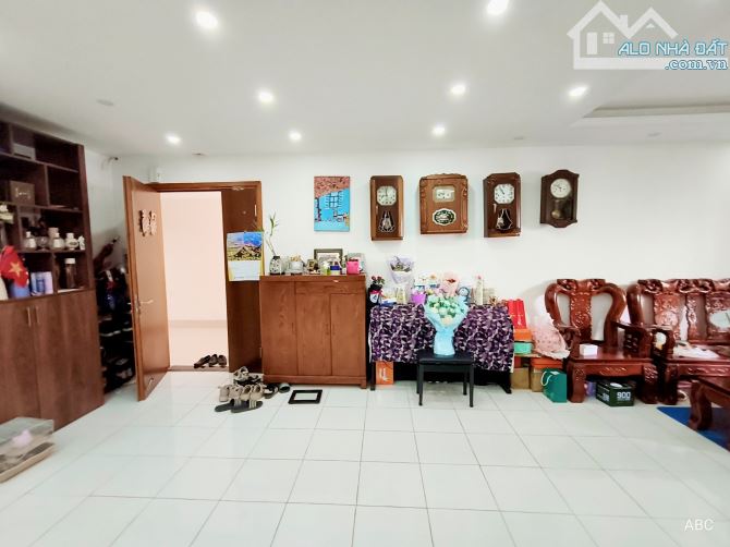 KĐT TÂY HỒ TÂY NGUYỄN VĂN HUYÊN – LÔ GÓC – 136M2 – 3 NGỦ 2 WC – TẦNG TRUNG – 11.95 TỶ