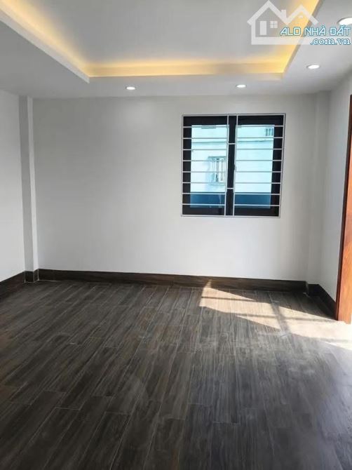 NHÀ ĐẸP PHỐ TRẦN CUNG 7 TẦNG THANG MÁY - Ô TÔ VÀO NHÀ- LÔ GÓC HAI THOÁNG.