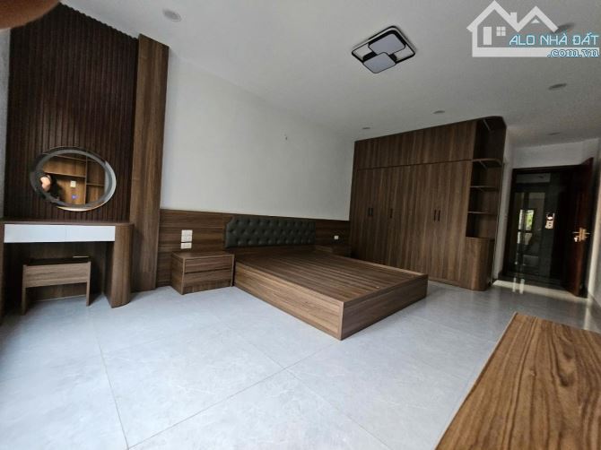 HOT VŨ TÔNG PHAN – LÔ GÓC, VỈA HÈ RỘNG, KINH DOANH 24/7 42M x 4 TẦNG 11