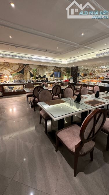 Bán toà khách sạn mặt phố Ngô Quyền DT: 320m2 - 12 Tầng - Mặt tiền 15m - Giá 280 tỷ