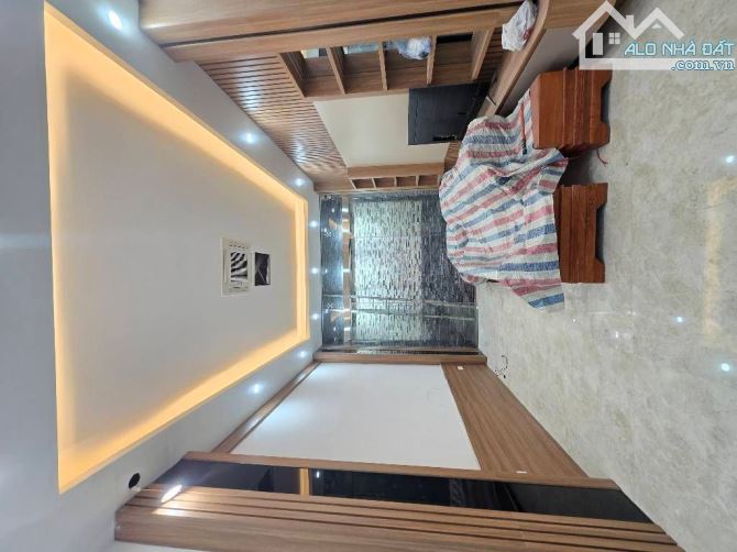 PHÂN LÔ - PHẠM TUẤN TÀI - 65M2 - 6 TẦNG THANG MÁY - GARA Ô TÔ 7 CHỖ - 2 THOÁNG, KINH DOANH