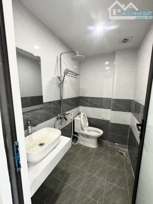 5 TẦNG MỚI KÍNH KOONG ĐÓN TẾT– GẦN PHỐ- GẦN PHỐ - LÔ GÓC THOÁNG SÁNG