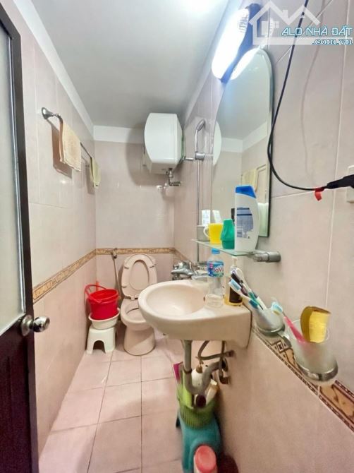 HOÀNG QUỐC VIỆT – 2 THOÁNG – PHÂN LÔ VỈA HÈ – Ô TÔ ĐỖ TRÁNH – KINH DOANH ĐA DẠNG