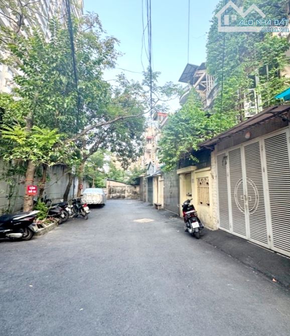 BÁN NHÀ HOÀNG QUỐC VIỆT 70m2 × 4T. 2 Ô TÔ TRÁNH ĐỖ TRƯỚC NHÀ + GARA Ô TÔ - VIEW CỰC THOÁNG