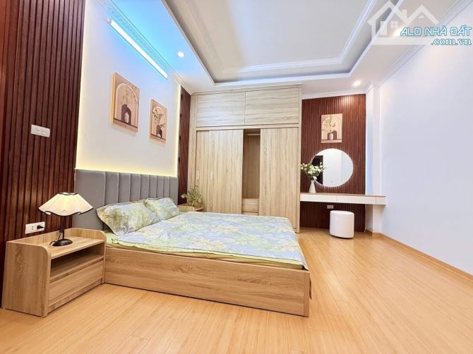 Bán nhà phố Kim Ngưu, Hai Bà Trưng: dt 39m, mt 5m, 5 tầng, giá 8.9 Tỷ, có thương lượng