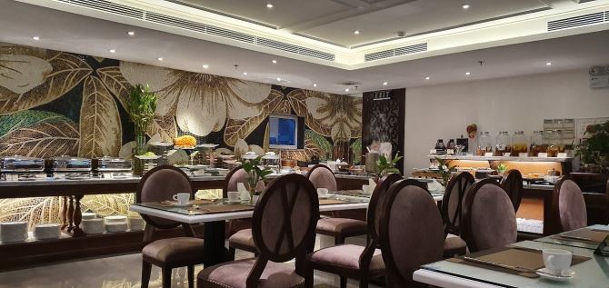 Bán toà khách sạn mặt phố Ngô Quyền DT: 320m2 - 12 Tầng - Mặt tiền 15m - Giá 280 tỷ