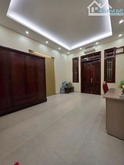 BÁN NHÀ NGHĨA ĐÔ 35 TỶ 80m 5T MT5m PHÂN LÔ VỈA HÈ KINH DOANH Ô TÔ TRÁNH CÓ TL