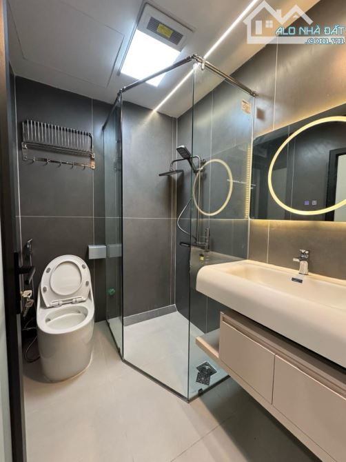 PHÂN LÔ HOÀNG QUỐC VIỆT 22,5 TỶ 60m 7T THANG MÁY MT5m NHÀ MỚI VỈE HÈ Ô TÔ TRÁNH KD CÓ TL