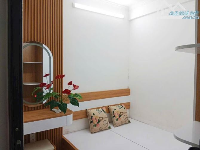 Bán Nhà Tôn Đức Thắng, Đống Đa 16/40m, tầng 1, giá 3.2 tỷ.