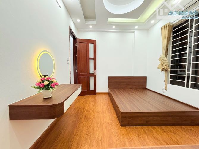 BÁN NHÀ XÂY MỚI 5 TẦNG – PHỐ VÕ CHÍ CÔNG – GẦN MẶT PHỐ