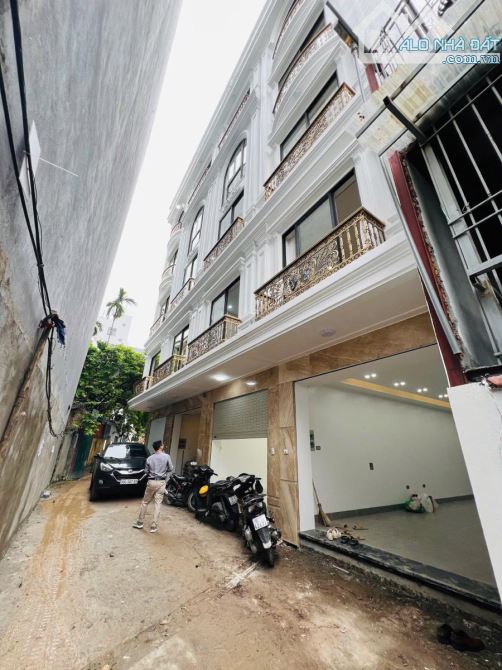 HIẾM NHÀ PHÂN LÔ NGUYỄN NGỌC NẠI 1 NHÀ RA PHỐ NGÕ THÔNG Ô TÔ VÀO NHÀ 42M2 7 TẦNG 17