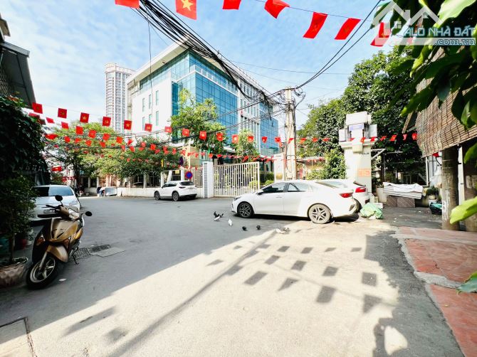 BÁN TẬP THỂ K.D,TẦNG 1 ,THUỐC LÁ , 133 NGUYỄN TRÃI, THANH XUÂN. 85M² – 2PN.4,55 TỶ