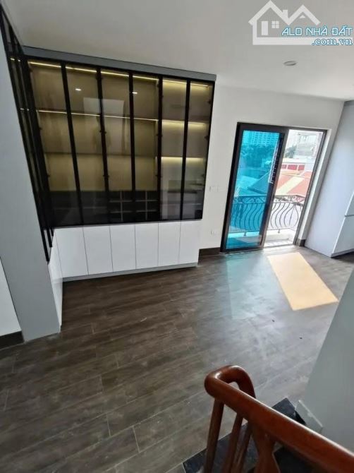 NHÀ ĐẸP PHỐ TRẦN CUNG 7 TẦNG THANG MÁY - Ô TÔ VÀO NHÀ- LÔ GÓC HAI THOÁNG.