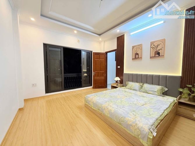 Bán nhà phố Kim Ngưu, Hai Bà Trưng: dt 39m, mt 5m, 5 tầng, giá 8.9 Tỷ, có thương lượng