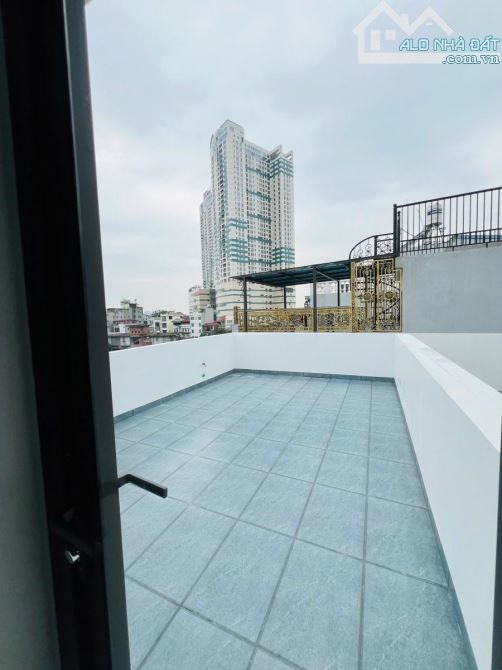 HIẾM NHÀ PHÂN LÔ NGUYỄN NGỌC NẠI 1 NHÀ RA PHỐ NGÕ THÔNG Ô TÔ VÀO NHÀ 42M2 7 TẦNG 17