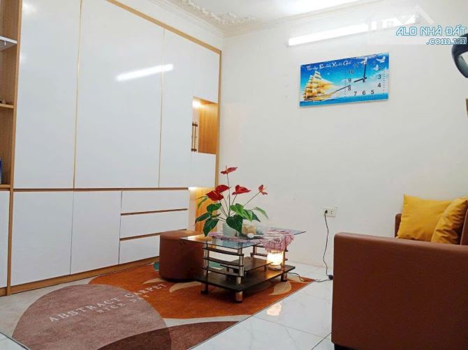 Bán Nhà Tôn Đức Thắng, Đống Đa 16/40m, tầng 1, giá 3.2 tỷ.