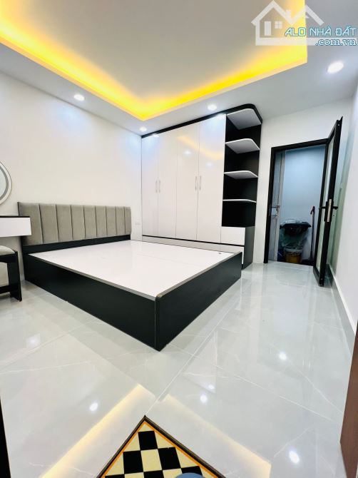 BÁN TẬP THỂ K.D,TẦNG 1 ,THUỐC LÁ , 133 NGUYỄN TRÃI, THANH XUÂN. 85M² – 2PN.4,55 TỶ