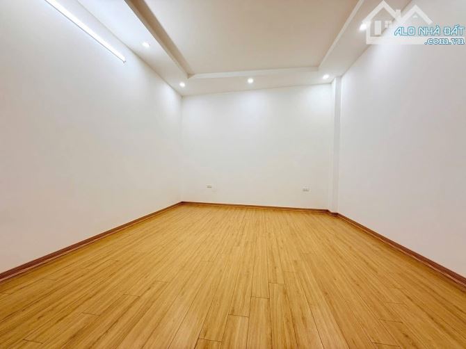 Bán nhà phố Kim Ngưu, Hai Bà Trưng: dt 39m, mt 5m, 5 tầng, giá 8.9 Tỷ, có thương lượng