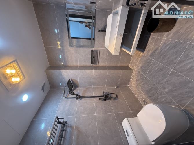 NHÀ ĐẸP 60M² – Ô TÔ ĐỖ CỔNG – PHỐ VIP ĐỐNG ĐA – Ở NGAY