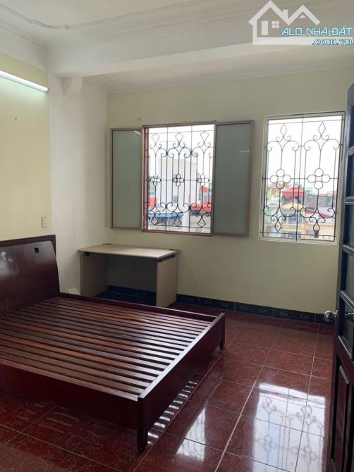 TẬP THỂ LẠC TRUNG-LÔ GÓC SÁNG THOÁNG-3PN 2WC-110M2-NHIỀU CỬA SỔ-Ô TÔ ĐỖ-KHU SẠCH ĐẸP