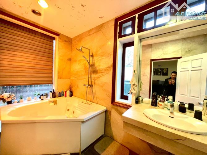 BIỆT THỰ ĐƠN LẬP MẶT PHỐ BÁN ĐẢO LINH ĐÀM-THIẾT KẾ HIỆN ĐẠI-MẶT TIỀN 12.5m-4 TÂNG+HẦM