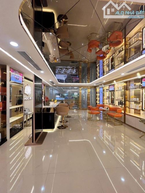 BÁN NHÀ PHỐ NGUYỄN PHONG SẮC PHÂN LÔ OTO TRÁNH DT60m2 TOÀ NHÀ 8T THANG MÁY. 26 TỶ