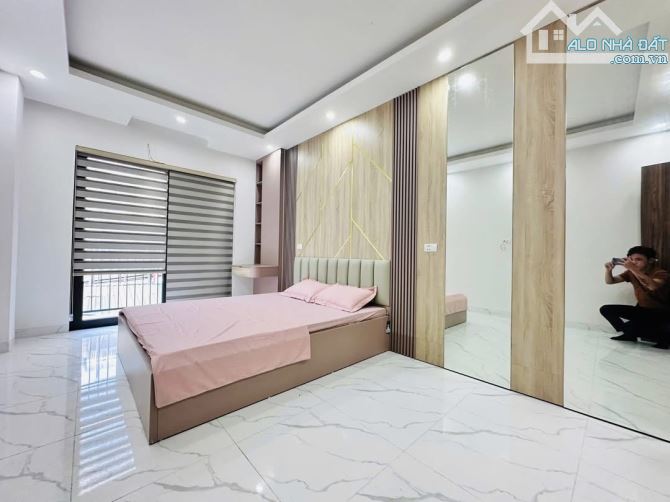 BÁN NHÀ TRUNG TÂM ĐỐNG ĐA - 60m2 - 35m OTO TRÁNH - Ở SƯỚNG - NGÕ RỘNG DÂN TRÍ CAO - 9.7 TỶ