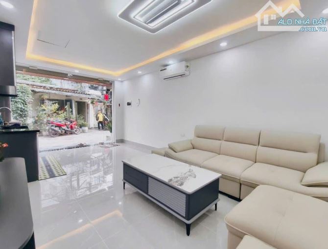 BÁN NHÀ TẬP THỂ TẦNG 1 NGUYỄN TRÃI, THANH XUÂN, SỬ DỤNG 80M2, ÔTÔ VÀO NHÀ, KINH DOANH TỐT