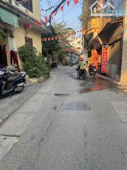 MINH KHAI - BẠCH MAI còn xót mảnh đất 100m2 - 8m5 mặt tiền, mặt ngõ oto kinh doanh !