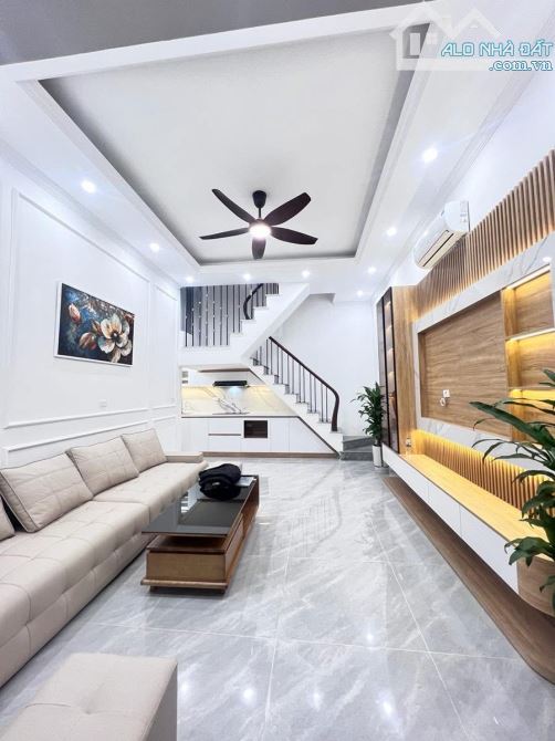 CHỦ MÓT BÁN - NGÃ TƯ SỞ 45m2 - NHÀ MẶT NGÕ 4m - NGÕ THÔNG - Ở ĐẦU TƯ TỐT - 9,7 TỶ