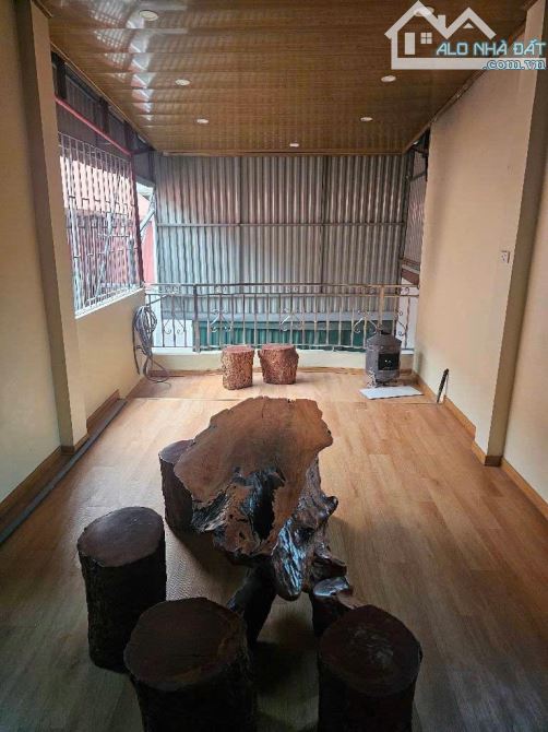 BÁN NHÀ HỒNG HÀ HOÀN KIẾM 50M NHỈNH 9TỶ NHÀ DÂN XÂY GẦN PHỐ NGÕ RỘNG VỊ TRÍ HIẾM FULL TÍCH