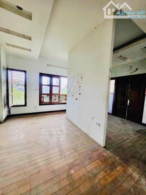 BÁN NHÀ VIEW HỒ ĐIỀU HÒA PHỐ GIÁP BÁT - GIẢI PHÓNG - Ô TÔ - DT 100M x 5T. GIÁ BÁN 26.35 TỶ