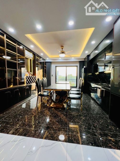 BÁN NHÀ PHỐ NGUYỄN PHONG SẮC PHÂN LÔ OTO TRÁNH DT60m2 TOÀ NHÀ 8T THANG MÁY. 26 TỶ