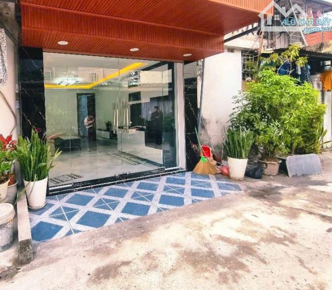 BÁN NHÀ TẬP THỂ TẦNG 1 NGUYỄN TRÃI, THANH XUÂN, SỬ DỤNG 80M2, ÔTÔ VÀO NHÀ, KINH DOANH TỐT