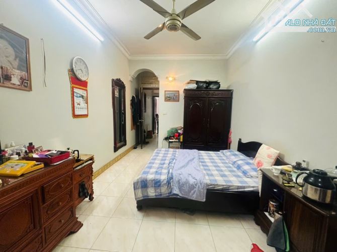 NHÀ ĐẸP LÊ THANH NGHỊ , 43M² , NGAY SÁT BÁCH KINH XÂY , LÔ GÓC , NGÕ RỘNG , 13,3 TỶ