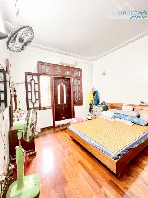 Giảm 2 tỷ bán nhà Phùng chí kiên cầu giấy ngõ thông 3 ôtô tránh vỉa hè kih doah,2 thoáng