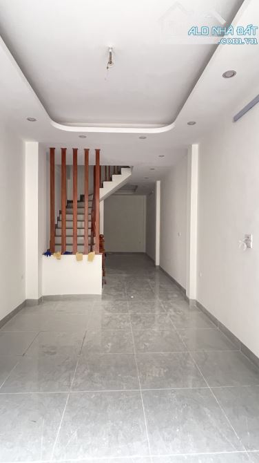 Bán Nhà 5 Tầng phố Vĩnh Hưng 38M -6 Ngủ Gần Ô Tô tránh,Ngõ rộng Nhỉnh 8 Tỷ(TL)