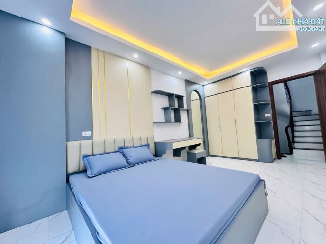 BÁN NHÀ TRUNG TÂM ĐỐNG ĐA - 60m2 - 35m OTO TRÁNH - Ở SƯỚNG - NGÕ RỘNG DÂN TRÍ CAO - 9.7 TỶ