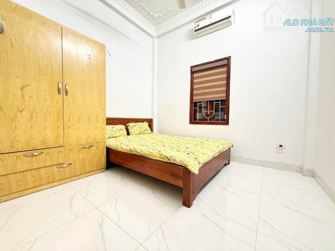 Bán gấp nhà cầu giấy ngõ ô tô VF3 đỗ cửa,lô góc 3 mặt thoáng,kinh doanh nhỏ,nhà mới ở luôn