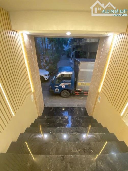 Toà vp 100M 7 tầng mt 7.5m giá 5x tỷ hiếm nhất cầu giấy