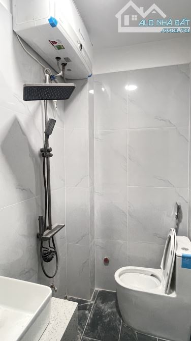 Bán Nhà 5 Tầng phố Vĩnh Hưng 38M -6 Ngủ Gần Ô Tô tránh,Ngõ rộng Nhỉnh 8 Tỷ(TL)