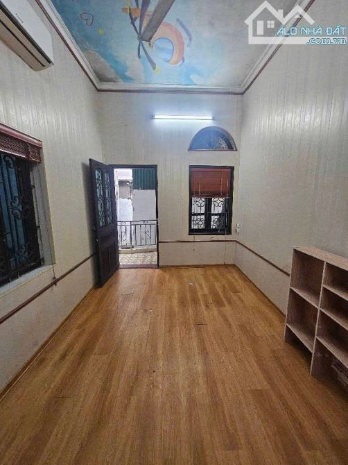 BÁN NHÀ HỒNG HÀ HOÀN KIẾM 50M NHỈNH 9TỶ NHÀ DÂN XÂY GẦN PHỐ NGÕ RỘNG VỊ TRÍ HIẾM FULL TÍCH