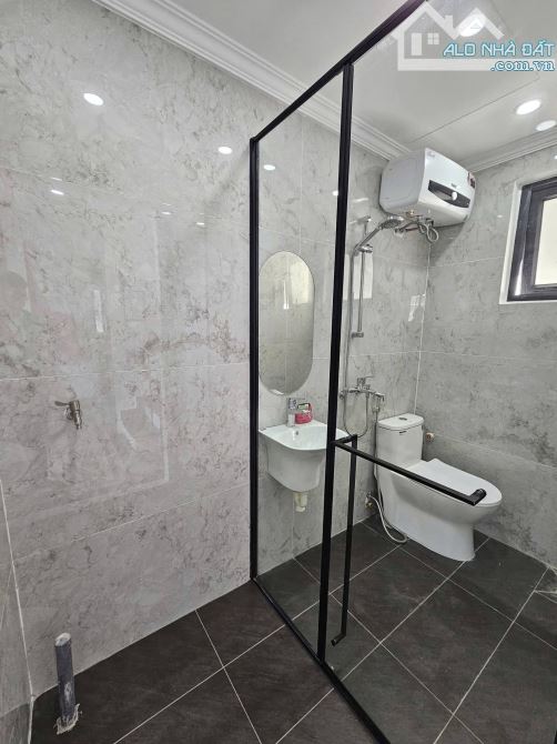 7 tầng thang máy siêu đẹp Mặt Phố Đại La, vỉa hè thênh thang, mặt tiền 5m. Giá 30.8 tỷ