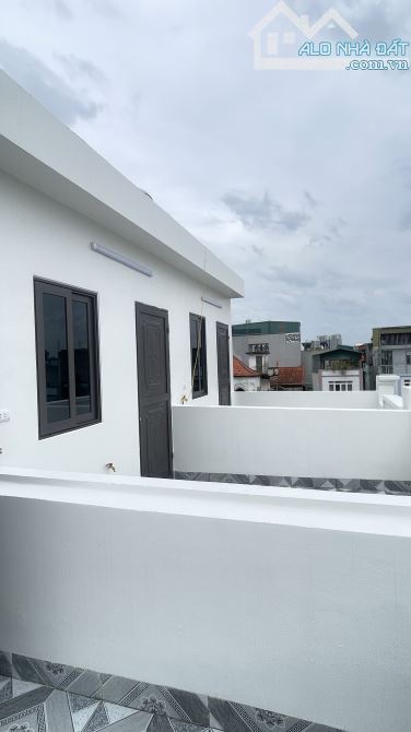 Bán Nhà 5 Tầng phố Vĩnh Hưng 38M -6 Ngủ Gần Ô Tô tránh,Ngõ rộng Nhỉnh 8 Tỷ(TL)