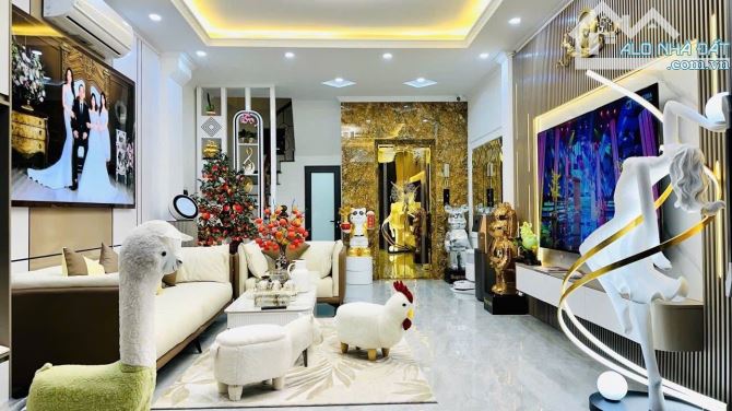 Bán nhà phó Tương Mai, Hoàng Mai 42m, 7 tầng. Giá: 15.9 tỷ