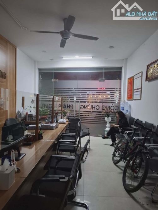 Hiếm mp cầu giấy 40m 7 tầng giá 3x tỷ nhanh thì còn