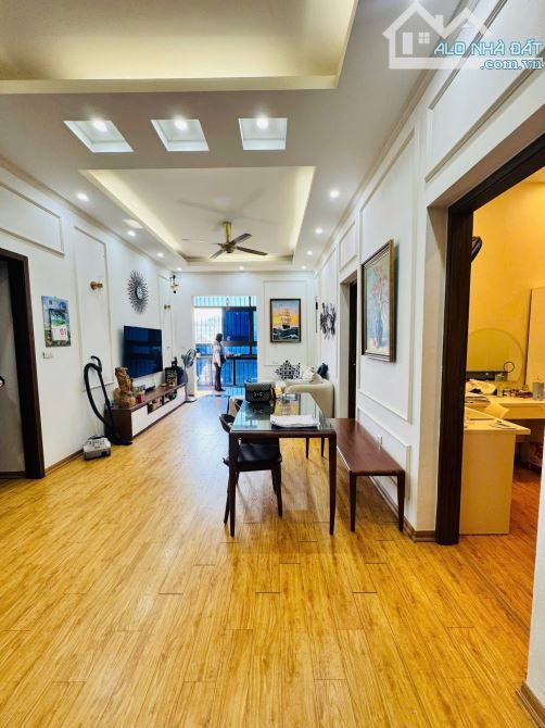 BÙI HUY BÍCH 5 TẦNG - 3PN – PHÂN LÔ - Ô TÔ ĐỖ CỬA - CHÀO 11 ĐỒNG.