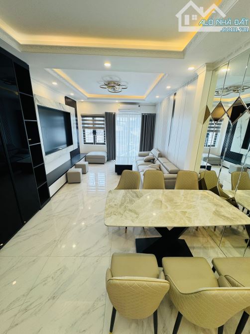 BÁN NHÀ CẦU GIẤY OTO QUA OTO TRÁNH 10m DT36m2*7T THANG MÁY MỚI. 12 TỶ